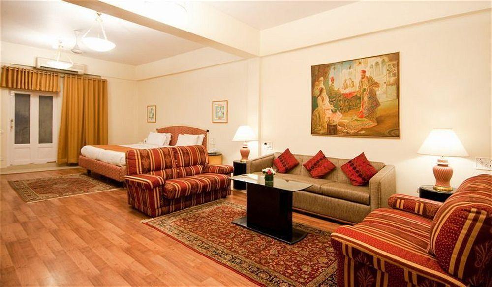 Astoria Hotel Mumbai Exterior photo