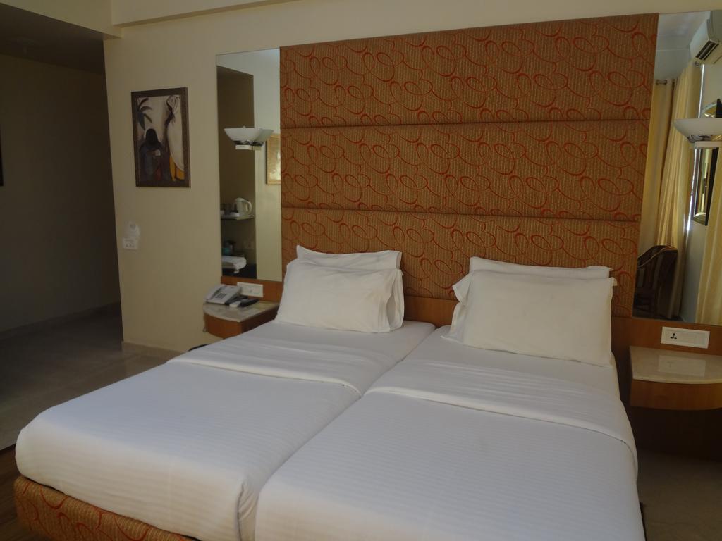 Astoria Hotel Mumbai Exterior photo