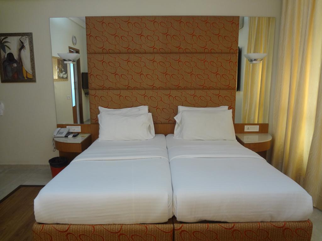 Astoria Hotel Mumbai Exterior photo