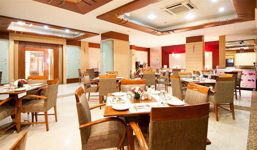 Astoria Hotel Mumbai Exterior photo