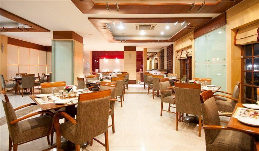 Astoria Hotel Mumbai Exterior photo