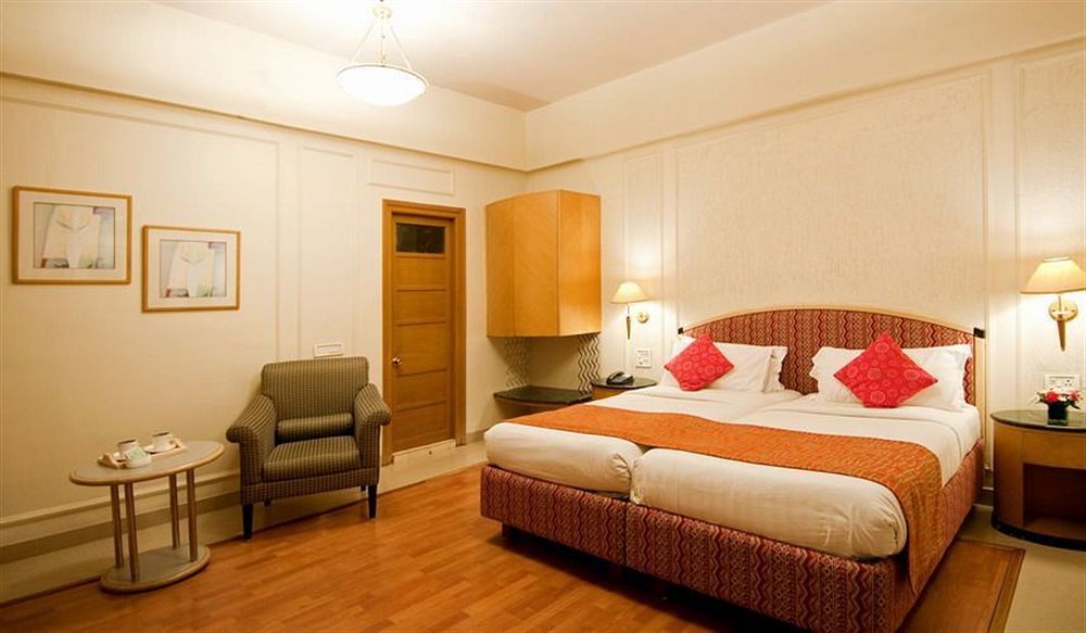 Astoria Hotel Mumbai Exterior photo