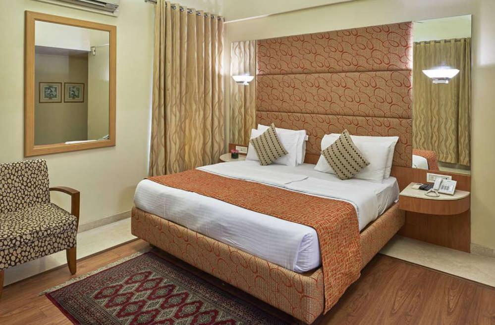 Astoria Hotel Mumbai Exterior photo